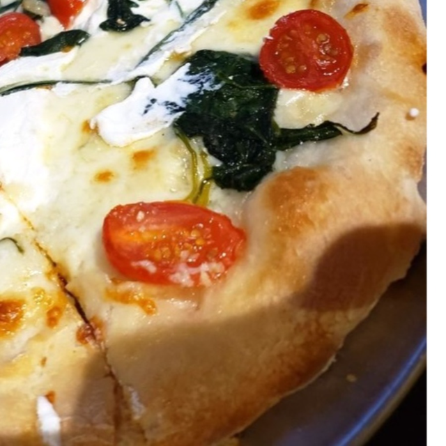 Bianca w/Spinach & Tomato Slice.